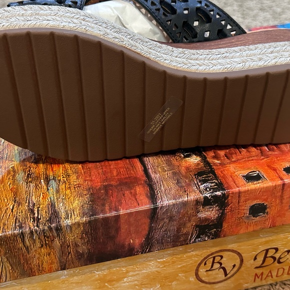 Bella Vita Women's Made in Italy Exa-Italy Wedge Sandal, Black Leather, US 6 - Picture 6 of 7